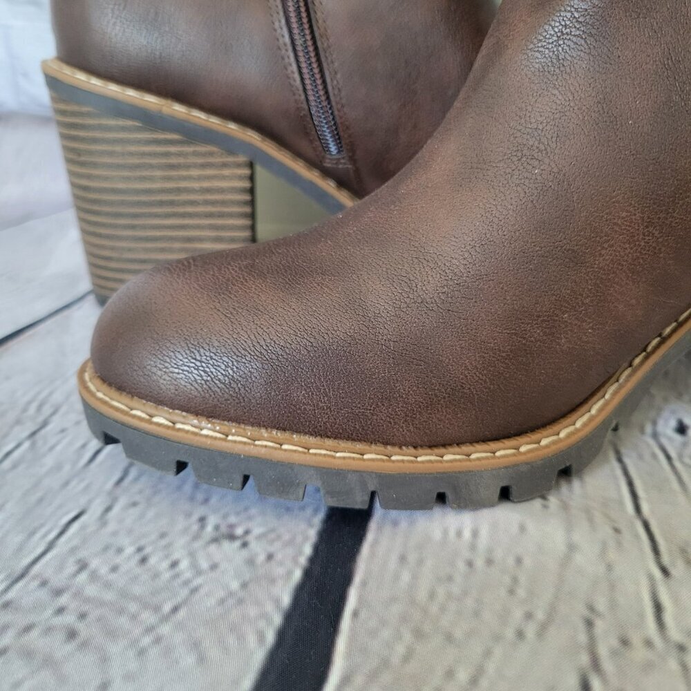 Sun + Stone Viviaan Lug Sole Boots - Picture 9 of 11